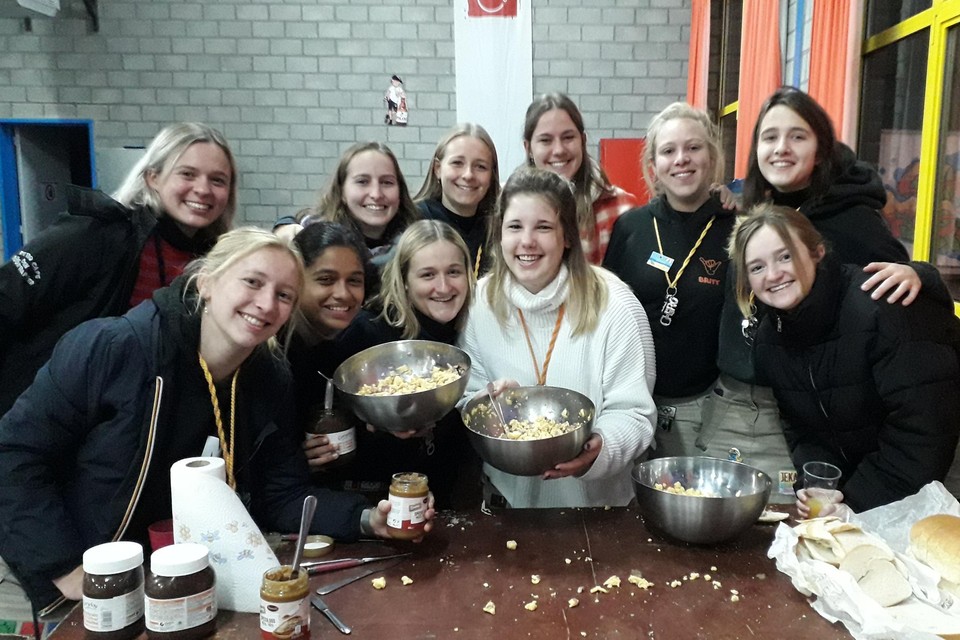 Liefst 130 jongeren genoten bij Chiro Brecht van spek met ei.
