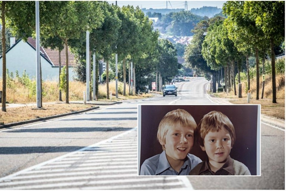 De weg waar Marc Vanherf in 1983 verdween. Inzet: Marc (14) met zijn broertje Patrick (10). 