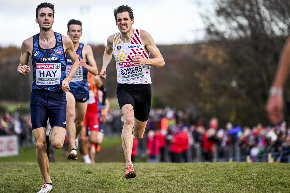Michael Somers (rechts) tijdens het EK veldlopen in Dublin.