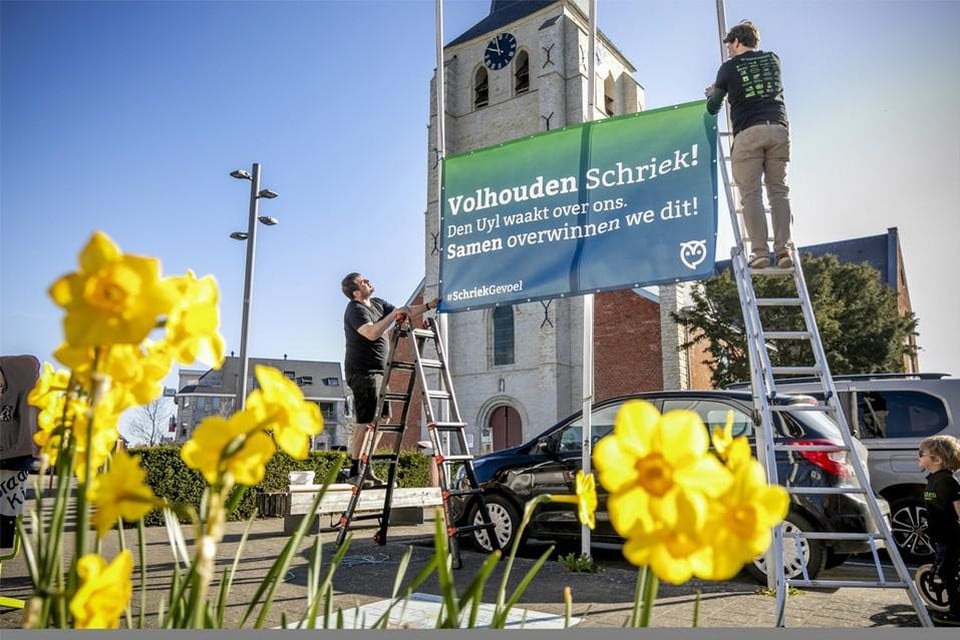 Vorig jaar hing het Uylecomité een spandoek op in het dorp om de wonde van de afgelaste dorpsfeesten te verzachten.