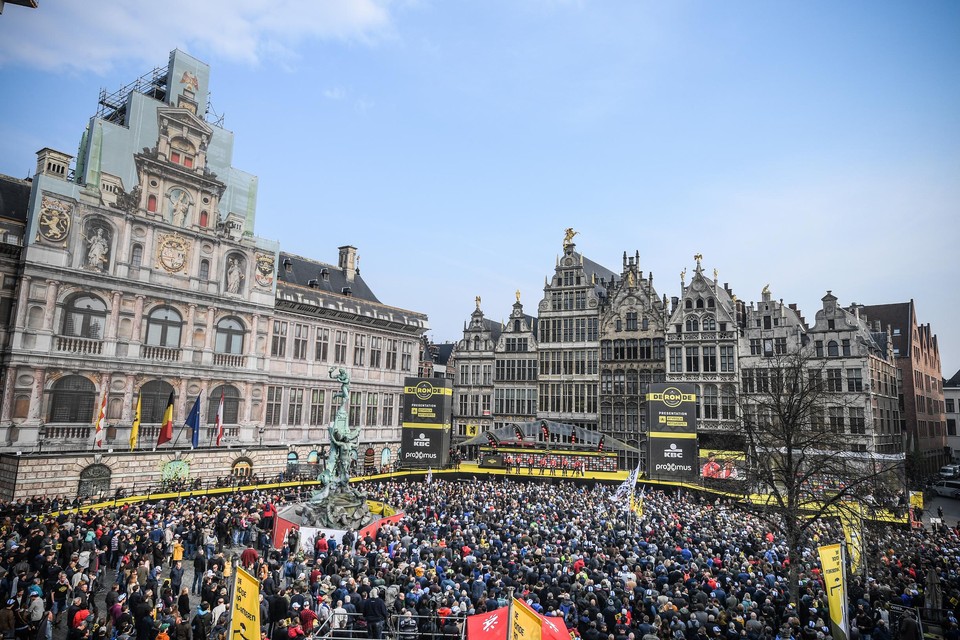 De start van de Ronde van Vlaanderen in Antwerpen in 2019. 