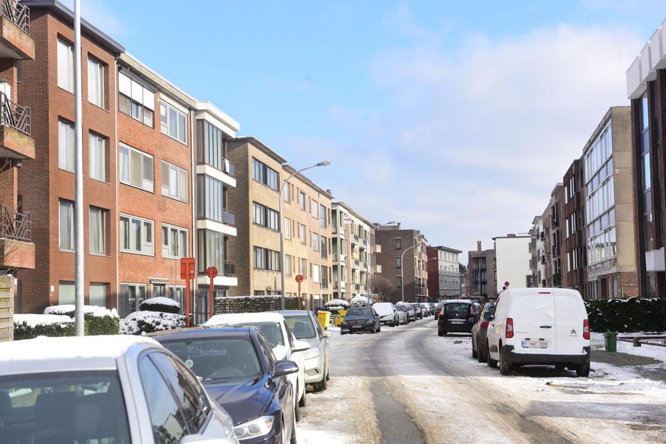 De parkeerdruk, onder andere hier in de Duifhuisstraat, is de voorbije jaren te groot geworden.
