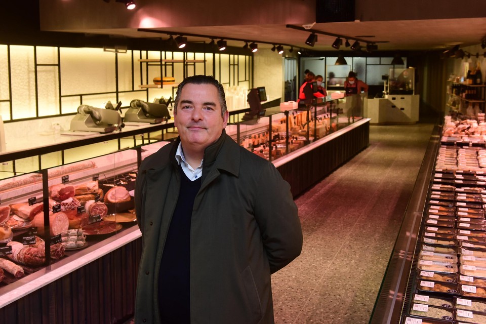 Peter Van Hulle is blij dat de nieuwe winkel voor Kerstmis open gaat.