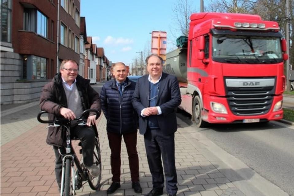 Burgemeesters T’Sijen, Van Berckelaer en Broeckx ijverden in 2019 voor een cameraschild. 