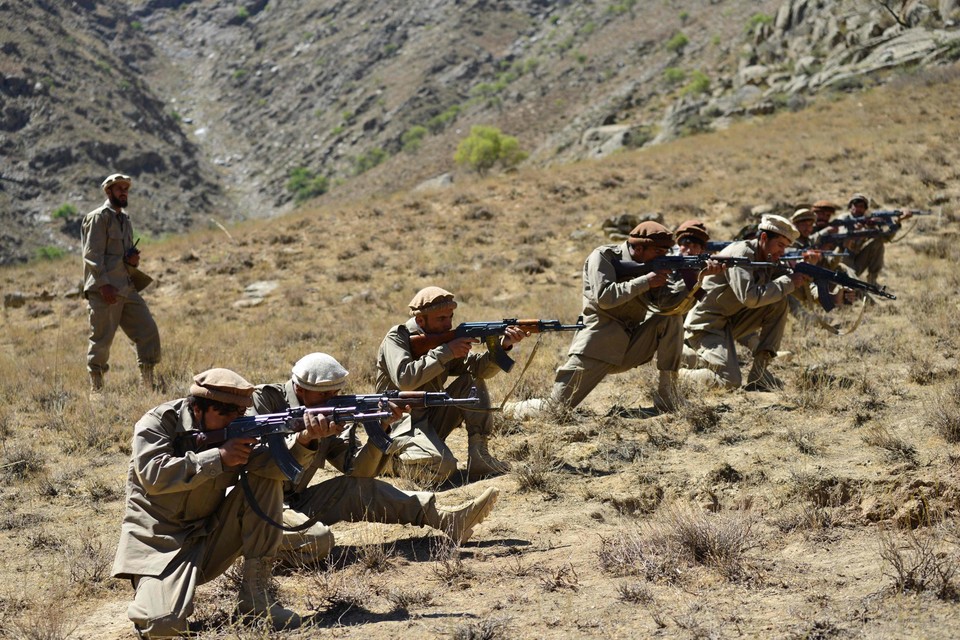 Leden van het verzet houden een militaire training in de Panjshir-vallei. De strijders zijn vermaard voor hun uithoudingsvermogen.  
