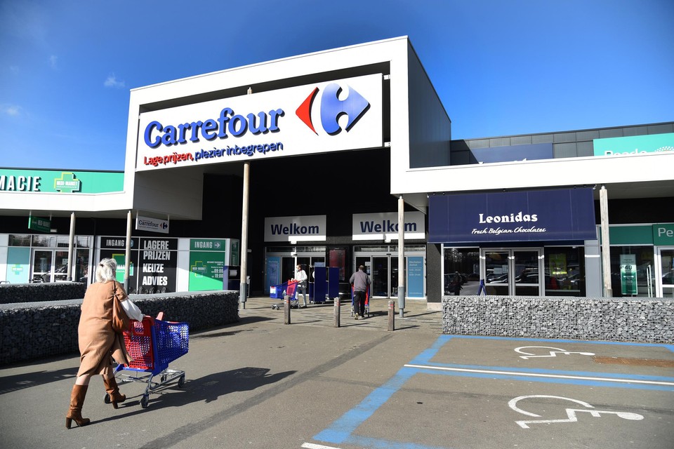 In de Carrefour in Mechelen-Zuid stalen de vrouwen onder meer Ferrero Rocher en koffie.