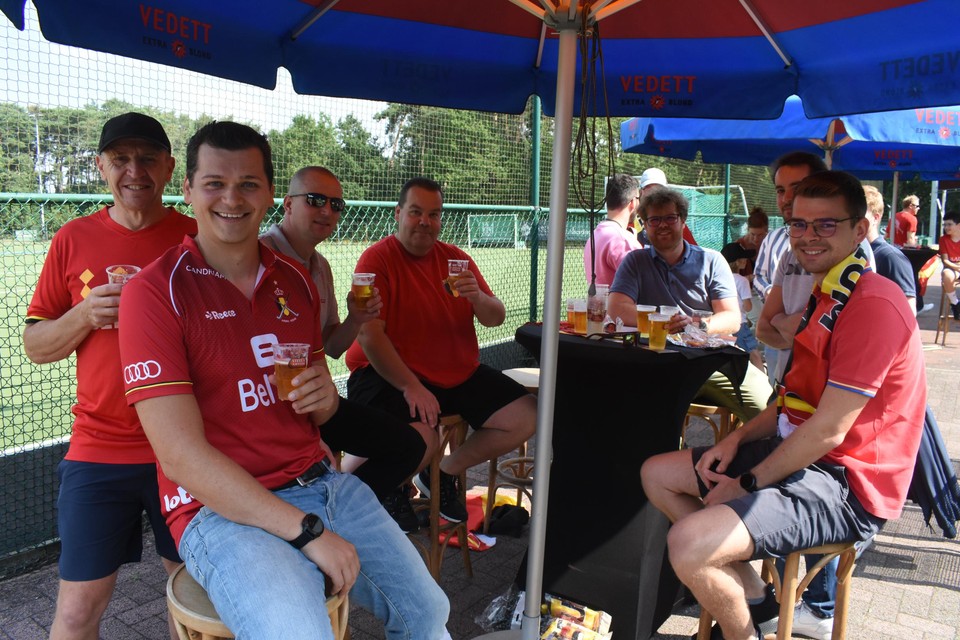 Enkele leden van Inter Mol, onder wie Christophe Boeckx (tweede van rechts).