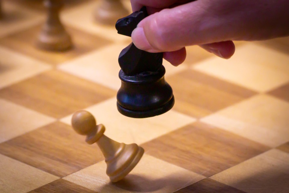 Schaakmat bij schaakkring Boris Spassky. Eén van de beelden van Dirk Pollet, te zien op de expo Verenigingen in de Kijker