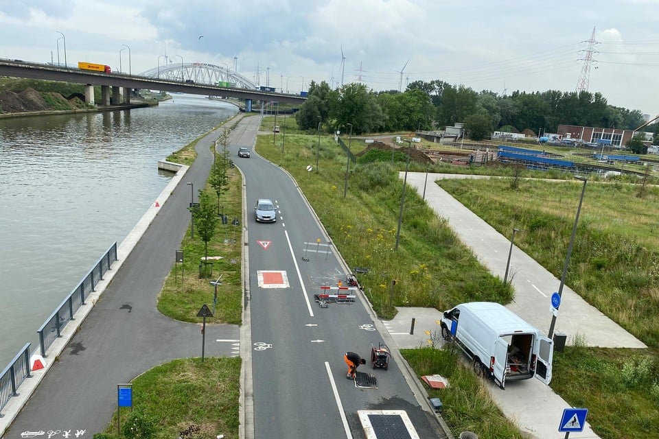 Op de Vaartkaai worden de bestaande verkeerskussens vernieuwd en komen er twee extra bij om slalommen te voorkomen.