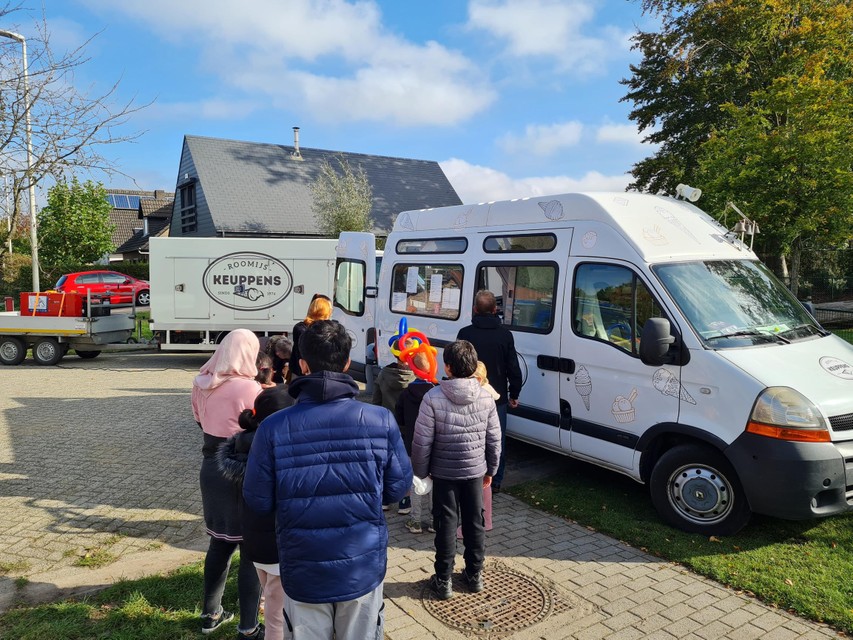 Ijsjes en wafels voor alle kinderen maakten van de inhuldiging een lekker feest.