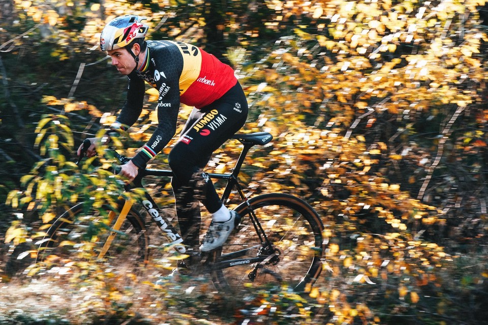De nieuwe crossfiets van Wout van Aert werd de R5-CX gedoopt.