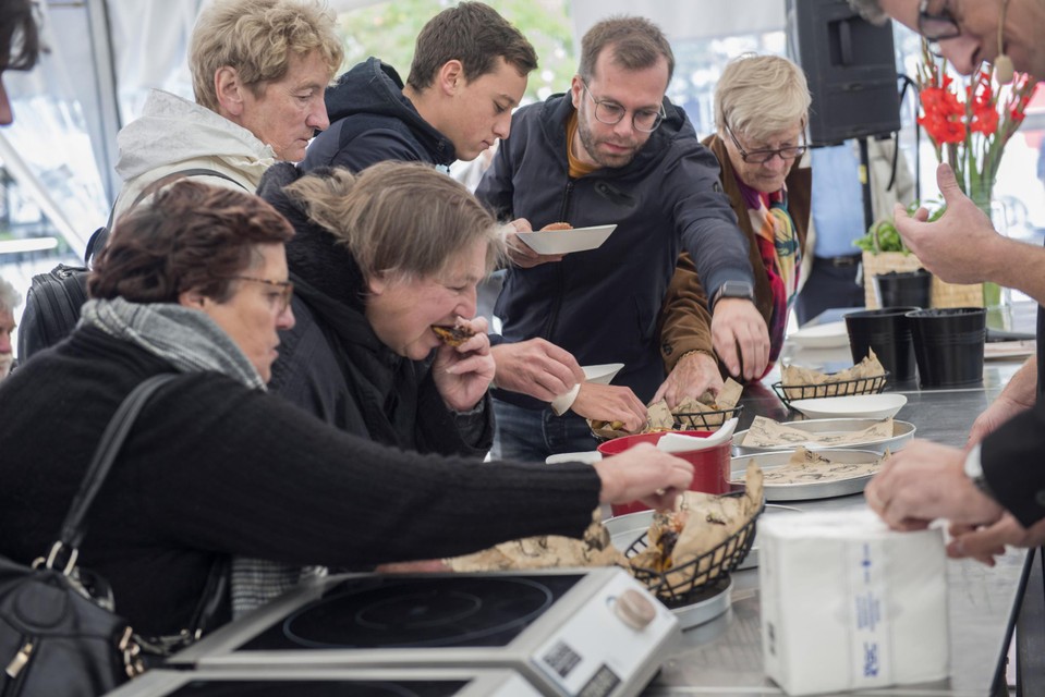 Proeven na een kookdemonstratie.