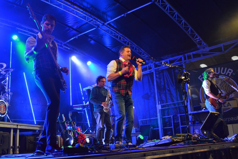 De vrijwilligers worden getrakteerd op optredens van Frituur Paula (foto) en Radio Botanique.
