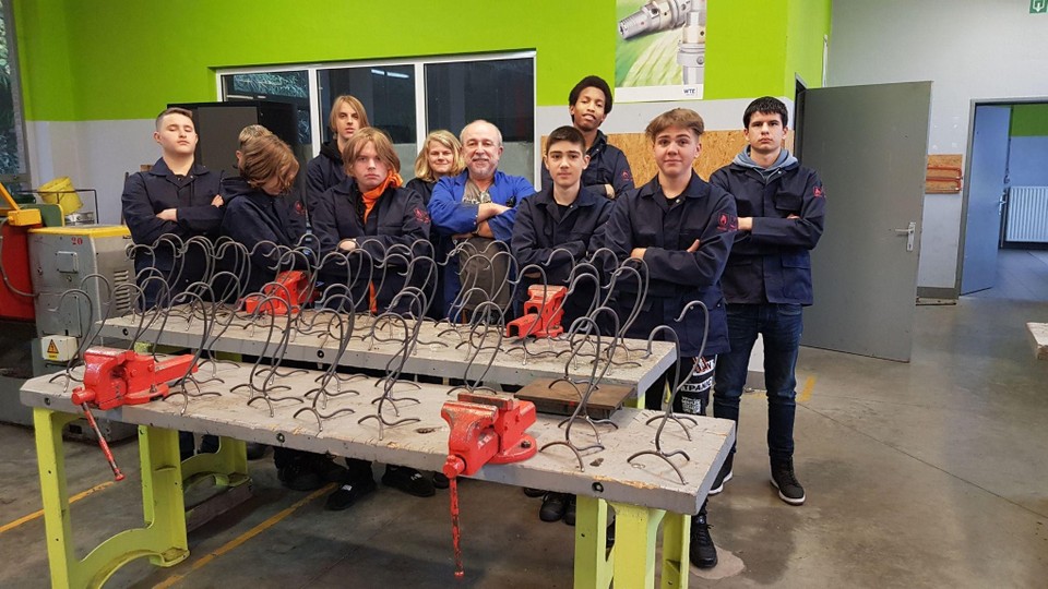 De afdeling mechanica produceerde bananenhouders.