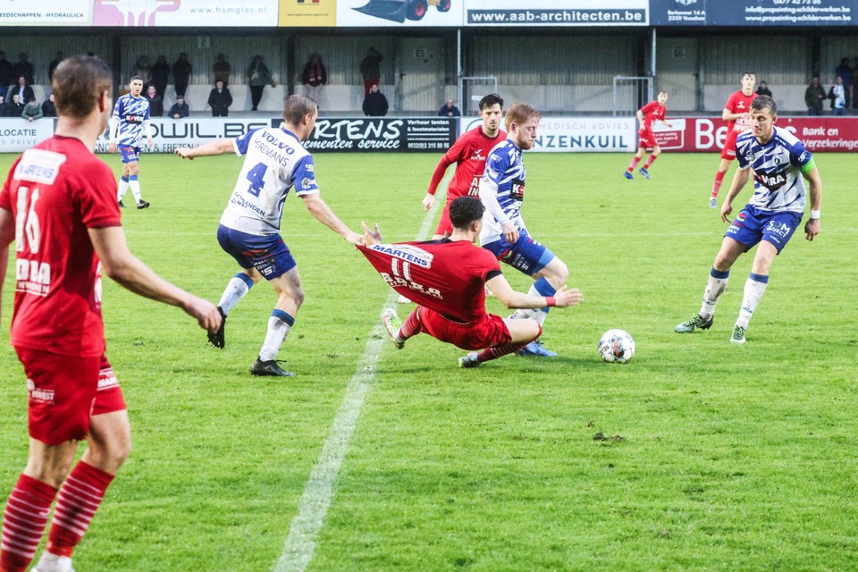Hoogstraten en Heist speelden een potige, maar aangename wedstrijd waarin SK won met 2-3.