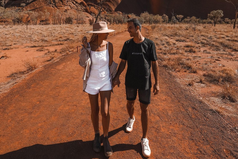 Valerie en Mik in Uluru in Northern Territory.  