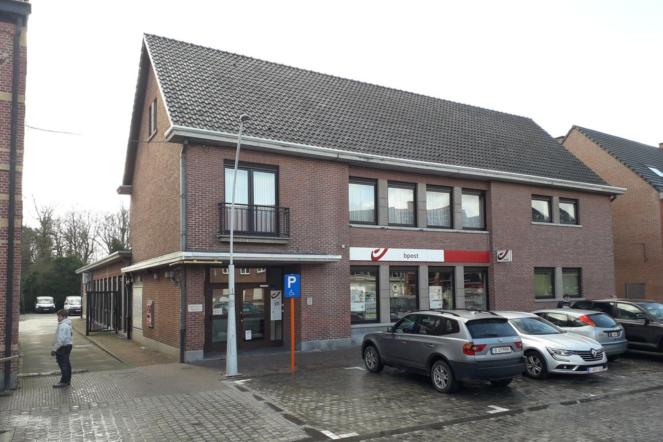 Enkele weken geleden verhuisde het verdeelcentrum van bpost van de Gemeenteplaats in Brecht naar Rijkevorsel. Toen zijn de problemen begonnen.  