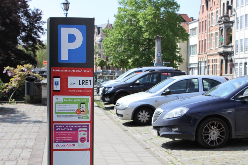 De parkeermeters blijven wel een ticket afleveren.