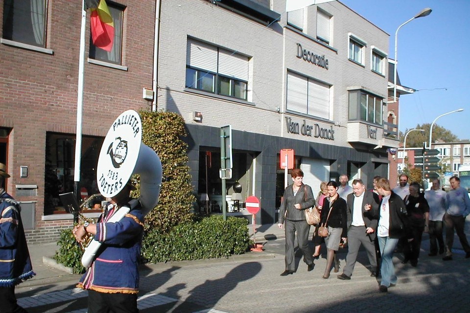 Ook nu wordt de jaarmarkt officieel ingewandeld.