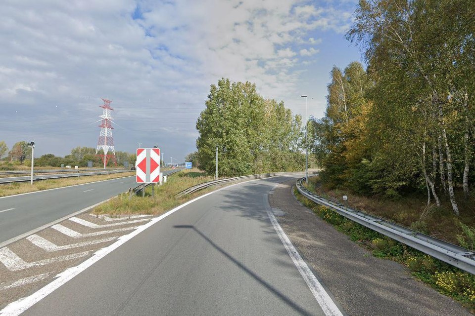 Op de afrit Zandvliet aan de A12 richting Nederland vond woensdagavond een dodelijk ongeval plaats. 