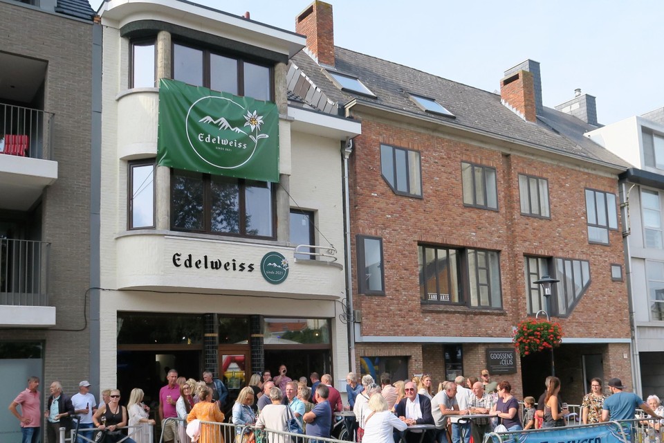 Het art-decopand op de Kerkplaats dat als Tiroler-café werd ingericht.