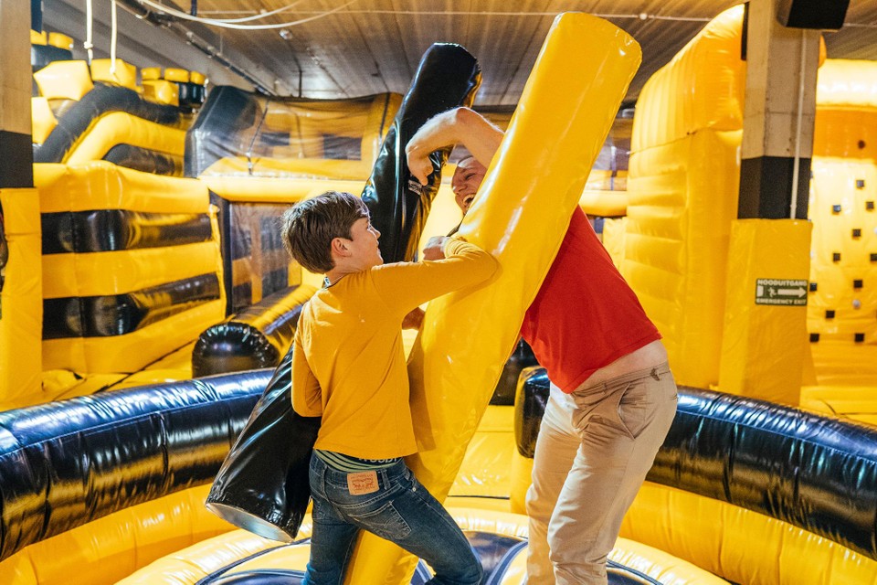 Het inflatable park in De Lissenvijver mikt op alle leeftijden.