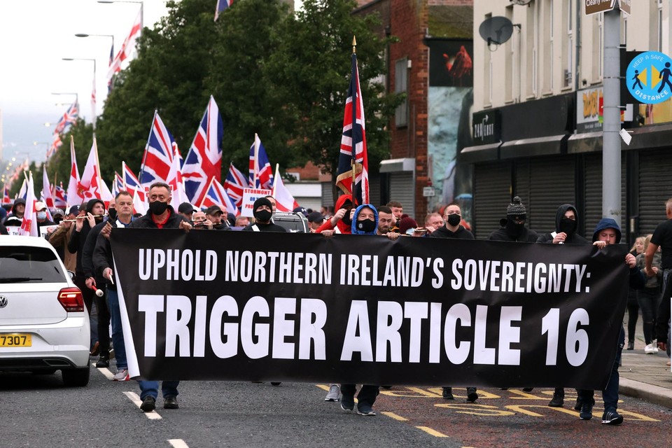 Unionisten, tijdens een betoging afgelopen maand in Belfast, vinden dat het Protocol niet werkbaar is. Zij willen de activatie van artikel 16, dat delen van het Protocol opschort.