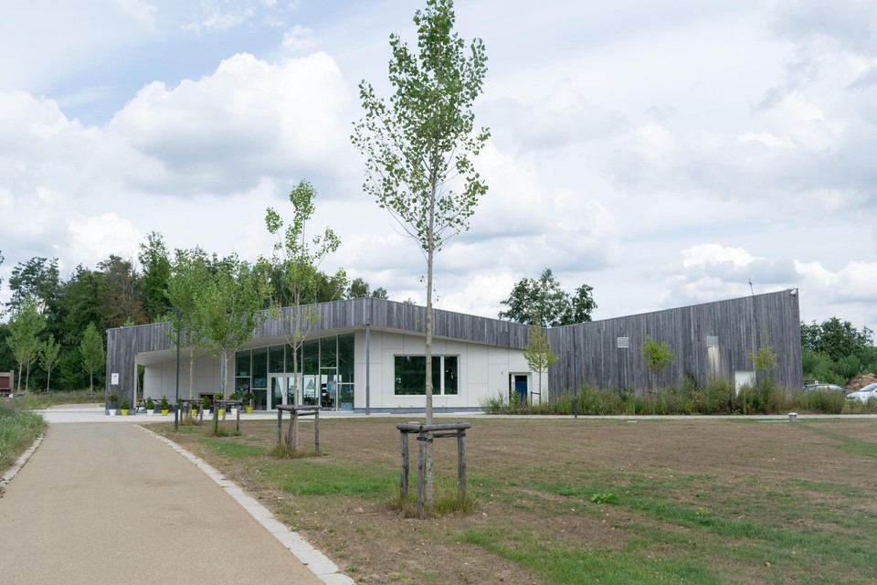 De zendmast zou volgens de huidige plannen in het recreatiegebied naast het nieuwe onthaalgebouw van De Averegten komen.