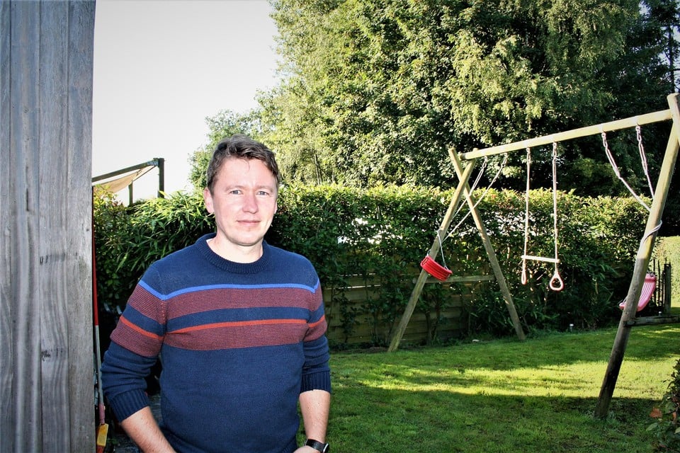 Peter Heirwegh merkte de nest op in zijn tuin.