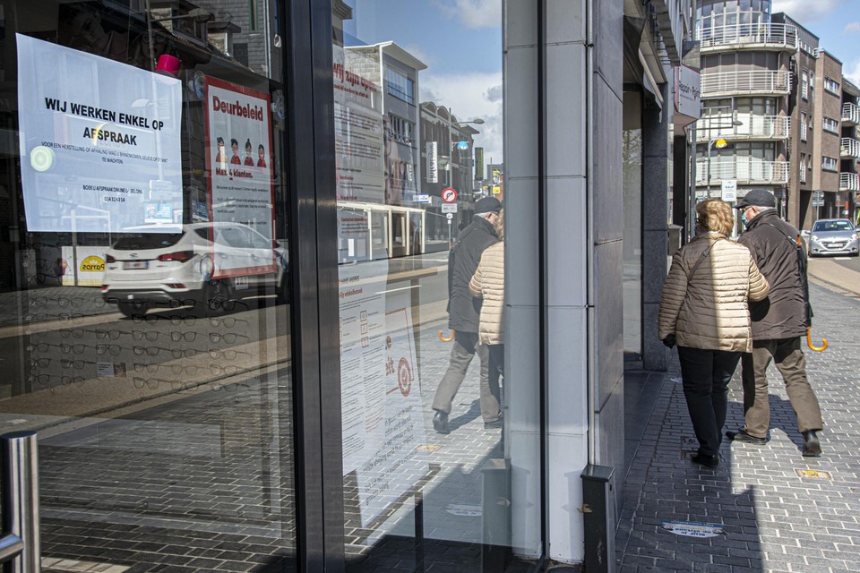 De Graaf De Broquevillestraat in het Molse winkelgebied.