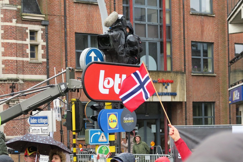 De enige moedige supporter van winnaar Alexander Kristoff.