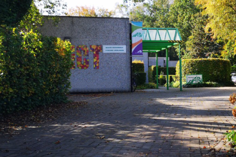 Het Sint-Jan-Berchmansinstituut voor buitengewoon onderwijs in Puurs-Sint-Amands. 