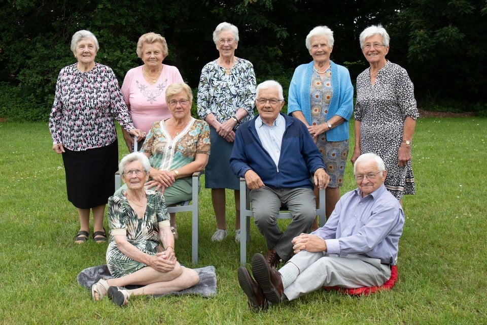 Mia, Fil, Virgenie, Josepha, Anna, Irma en Jef Smets zijn samen 777 jaar.