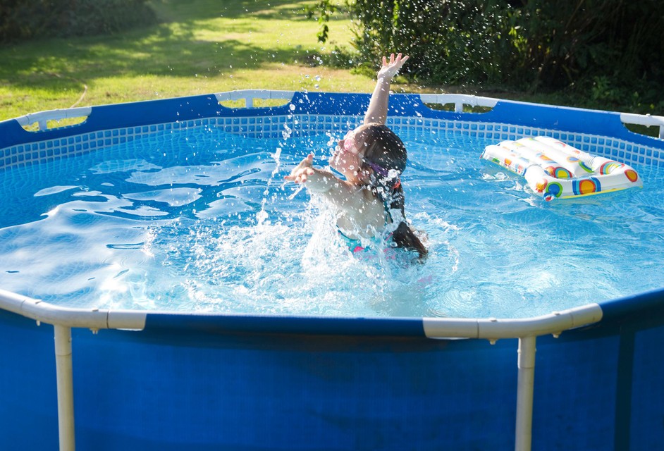 Cathy Berx: “Leidingwater moet wel worden gebruikt voor die basisbehoeften, niet om een zwembad te vullen.” 