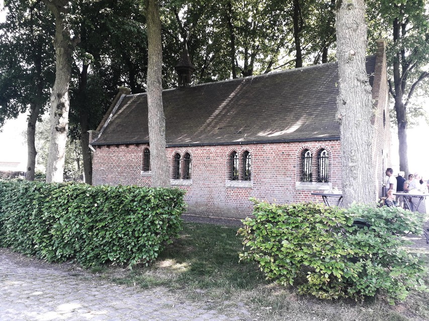 Kapel Onze-Lieve-Vrouw van Zeven Weeën in Broekhoven is in ere hersteld. 