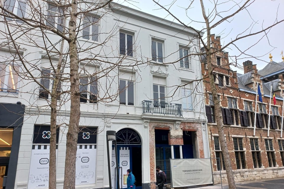 De tweede vestiging van Dille &amp; Kamille nestelt zich tussen boekhandel Deslegte en het Rubenshuis en krijgt een horecaterras op het plein voor de deur. 