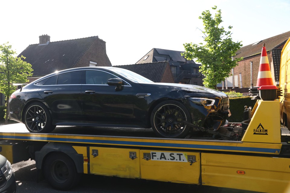 De PIT werd aangereden door een Mercedes AMG met een prijskaartje van 150.000 euro