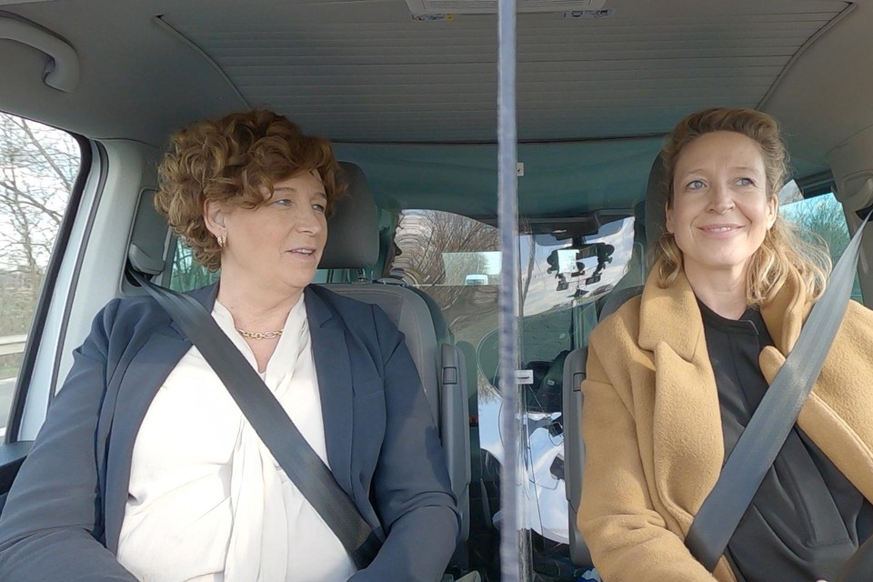 Cath Luyten, al flink zwanger, met Petra De Sutter. “Die zei meteen: ‘Geen zorgen, je bent in goeie handen. Ik kan nog steeds baby’s op de wereld zetten.’”