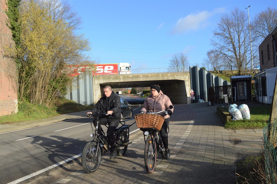 De Herentalsebaan in Viersel wordt veiliger gemaakt. Je mag op deze plaats slechts 50 rijden, maar weinigen houden zich daar aan. 