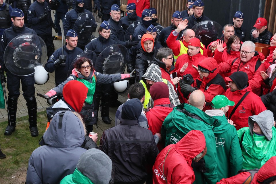 Protest van de bonden bij het Delhaize-depot in Zellik, foto van 14 maart.