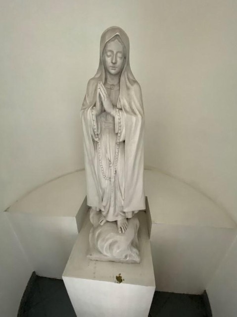 Het Mariabeeld krijgt een tijdelijk onderkomen in de kapel van het museum Gerard Meeusen.
