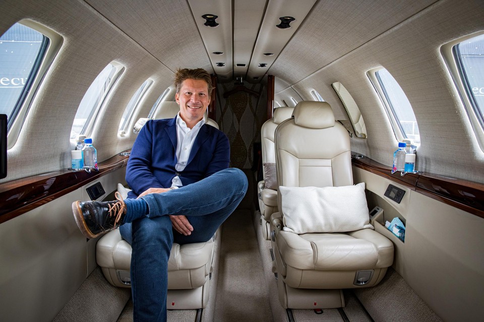Vliegen in je eigen bubbel, het kan als je voor een privéjet kiest. Hier aan boord van een van de jets van Luxaviation. 