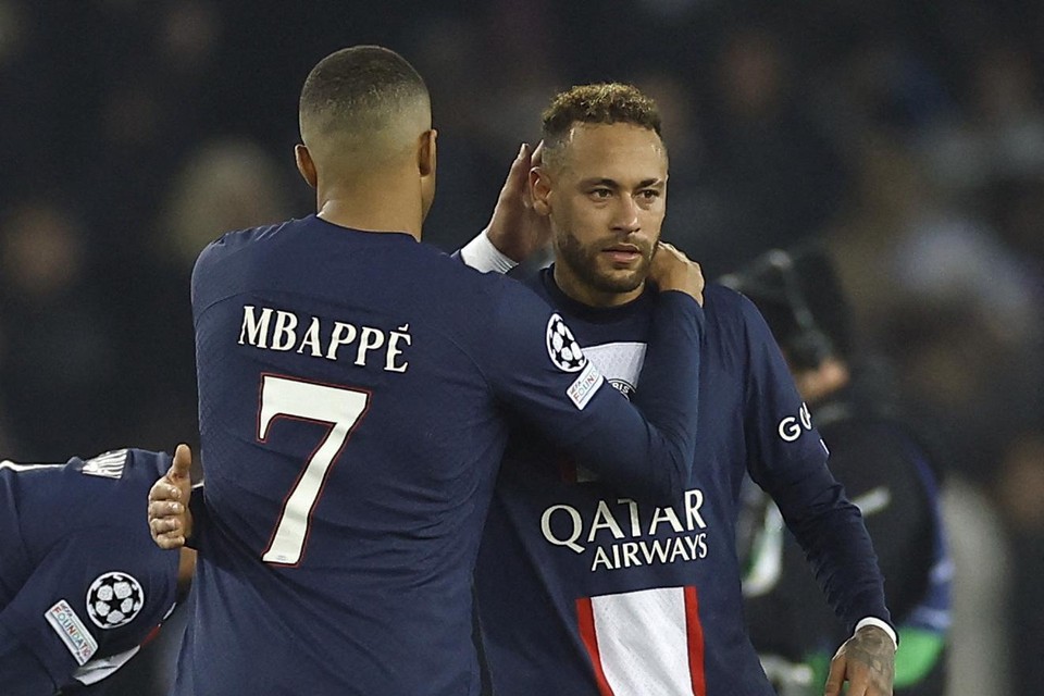 Neymar en Mbappé na de wedstrijd.