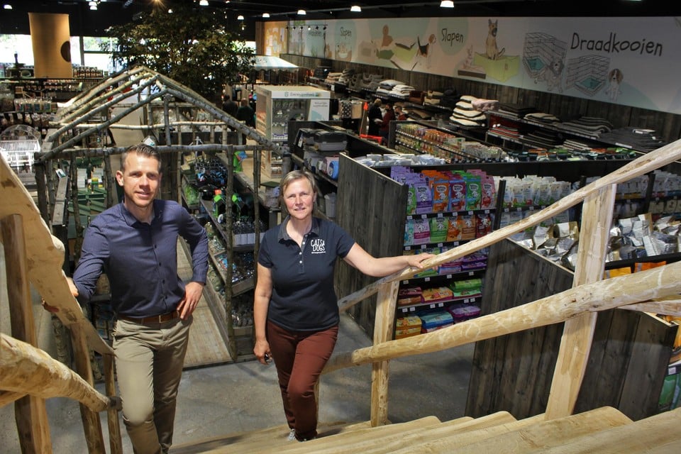 Kevin Massart en zijn moeder Brigitte Pettens in de winkel in Lier.