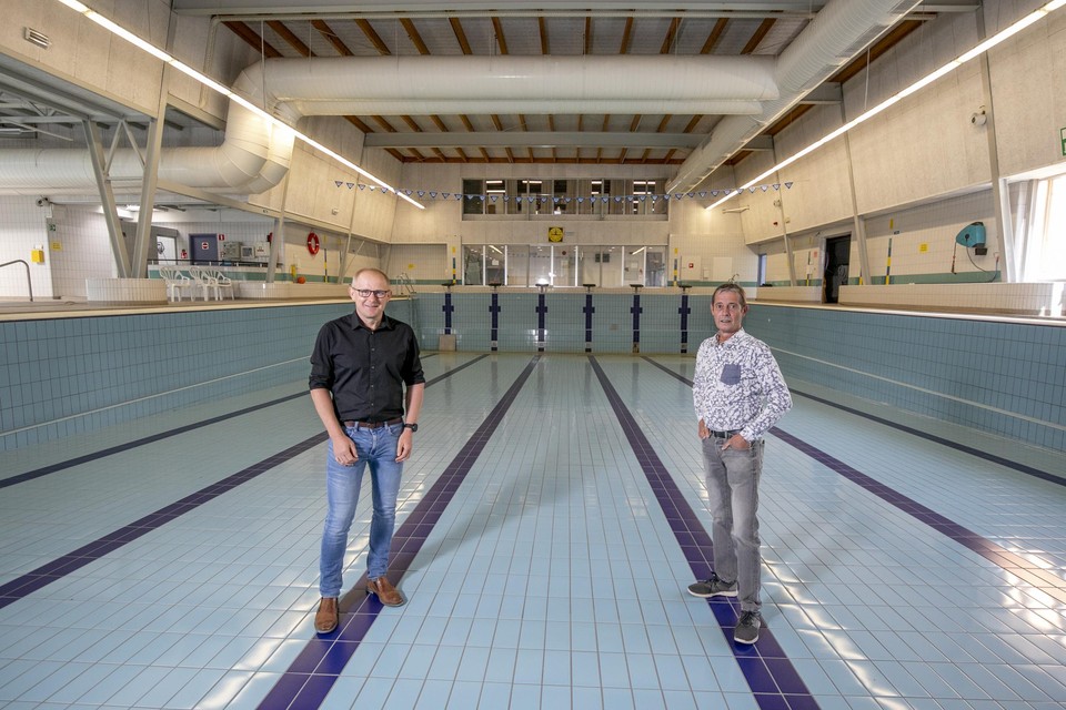Schepenen Tom Covens en Luc Luyten bewandelen een nieuwe piste om het Nijlense zwembadprobleem op te lossen. 