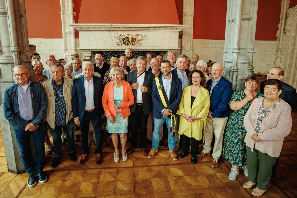 De laatste act van de Dijlezonen uit het 150-jarige bestaan: een drink in de al even oude kolommenzaal.
