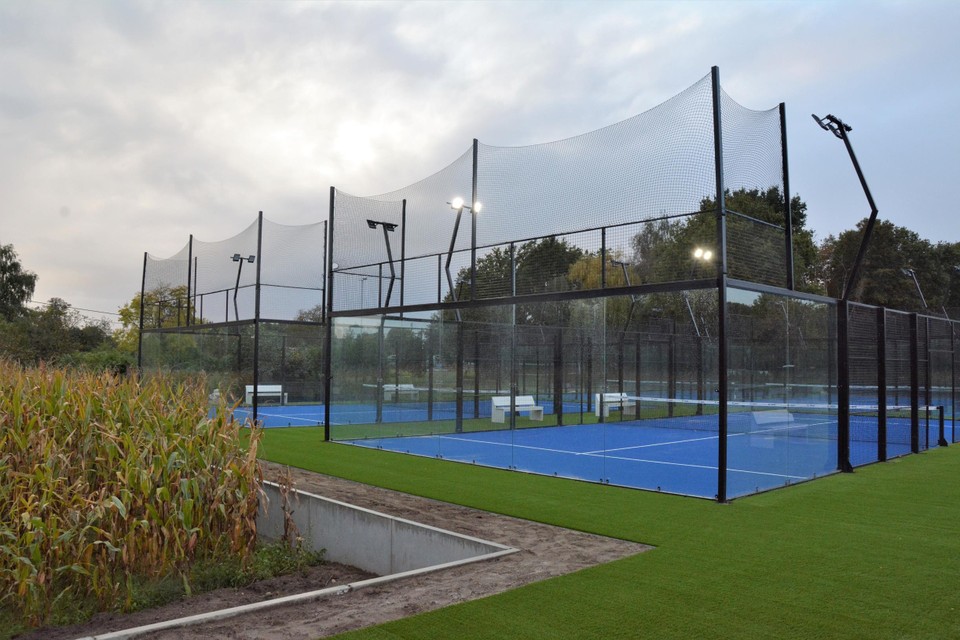 Sportico28 beschikt over vijf outdoor padelvelden.