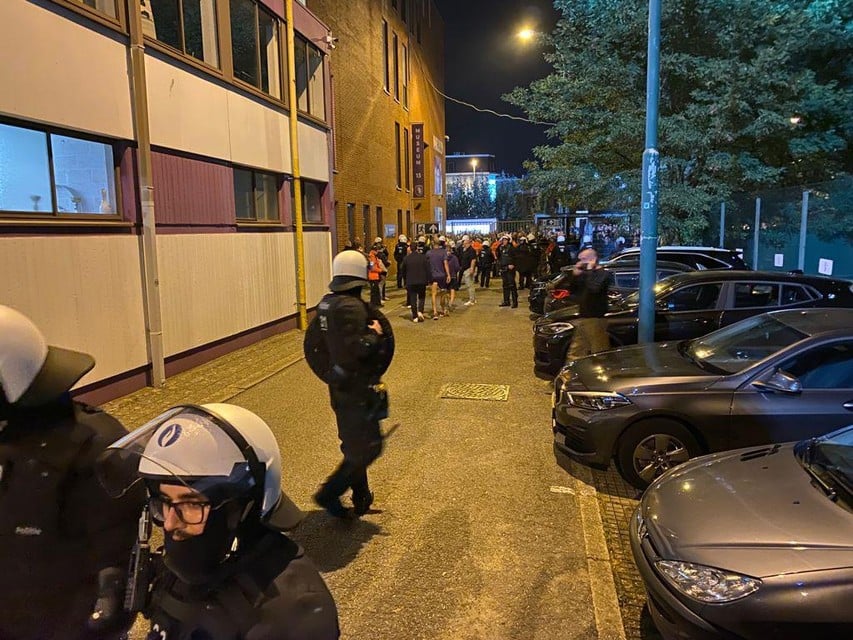 Holzhauser op weg naar de supporters.
