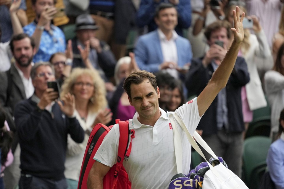 Roger Federer groet het publiek in Wimbledon dit jaar. 