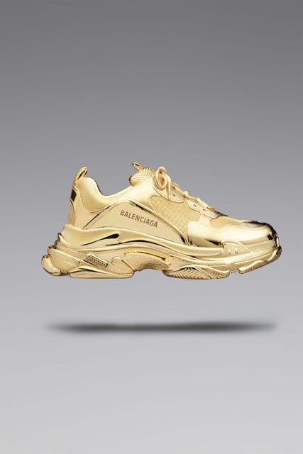 Gouden beeld Triple S-sneaker - 7.000 euro 